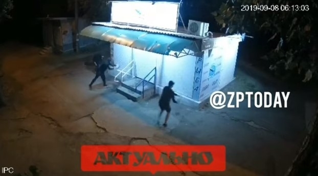 Сожгли ларек и угрожали жене и ребенку: В полиции прокомментировали ночное происшествие (ВИДЕО) Фото № 0 Сожгли ларек и угрожали жене и ребенку: В полиции прокомментировали ночное происшествие (ВИДЕО) Фото № 0