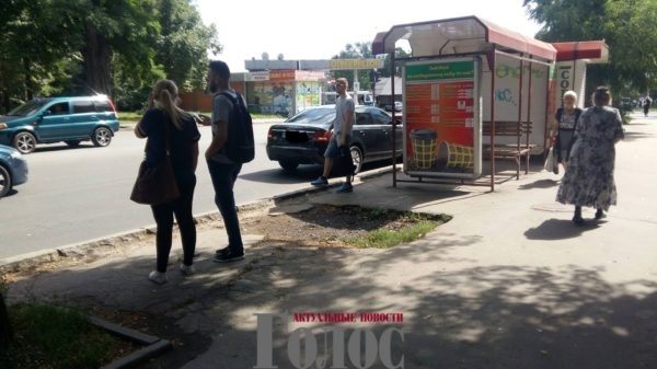 Запорожцы активно обсуждают незаконную парковку депутата (ФОТО) Фото № 1 Запорожцы активно обсуждают незаконную парковку депутата (ФОТО) Фото № 1