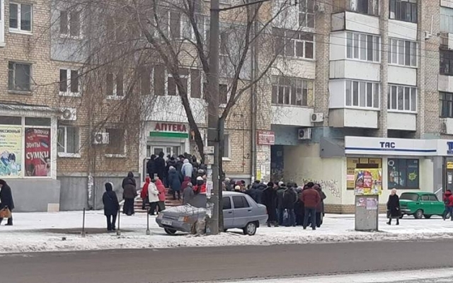 Жители Запорожья вынуждены были стоять на морозе Фото № 0 Жители Запорожья вынуждены были стоять на морозе Фото № 0