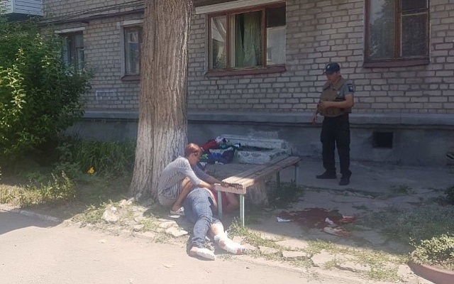 Под Запорожьем в ходе семейной разборки женщина выпала из окна (ФОТО 18+) Фото № 0 Под Запорожьем в ходе семейной разборки женщина выпала из окна (ФОТО 18+) Фото № 0