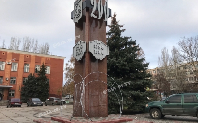 В Мелитополе монтируют необычную инсталляцию (ФОТО) Фото № 0 В Мелитополе монтируют необычную инсталляцию (ФОТО) Фото № 0