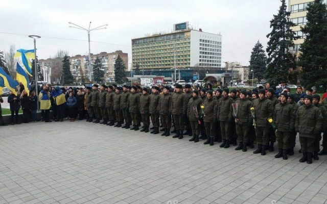 Во время митинга на чиновника кричали Во время митинга на чиновника кричали