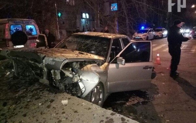 В результате ДТП не стало половины Мерседеса Фото № 0 В результате ДТП не стало половины Мерседеса Фото № 0
