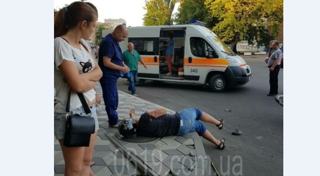 От сильного удара во время ДТП мужчину зажало под автомобилем (ФОТО) Фото № 1 От сильного удара во время ДТП мужчину зажало под автомобилем (ФОТО) Фото № 1