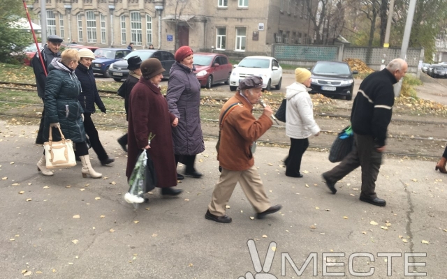 Запорожцы отмечают столетие Октябрьской революции (ФОТО) Фото № 4 Запорожцы отмечают столетие Октябрьской революции (ФОТО) Фото № 4