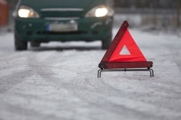 На трассе перевернулся микроавтобус с пассажирами Фото № 0 На трассе перевернулся микроавтобус с пассажирами Фото № 0