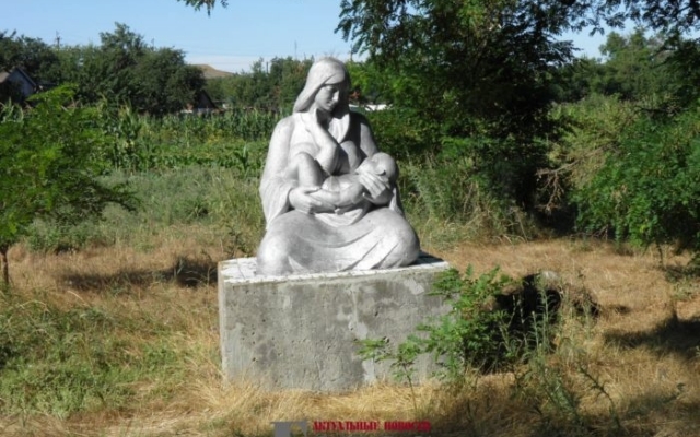 Неожиданная находка: В селе обнаружены голые скульптуры (ФОТО) Фото № 0 Неожиданная находка: В селе обнаружены голые скульптуры (ФОТО) Фото № 0