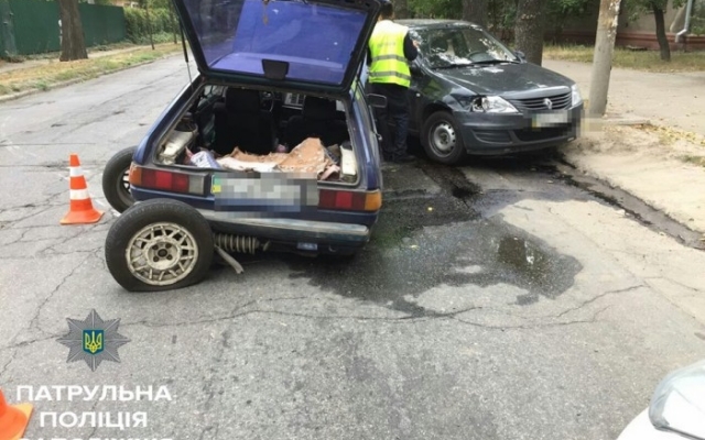 В результате ДТП легковушка осталась без колес (ФОТО) Фото № 1 В результате ДТП легковушка осталась без колес (ФОТО) Фото № 1