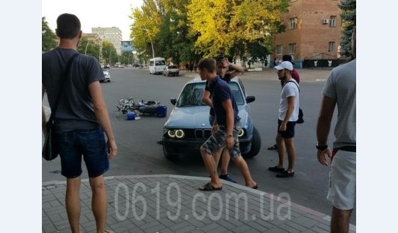 От сильного удара во время ДТП мужчину зажало под автомобилем (ФОТО) Фото № 0 От сильного удара во время ДТП мужчину зажало под автомобилем (ФОТО) Фото № 0