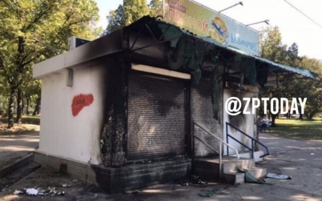 Сожгли ларек и угрожали жене и ребенку: В полиции прокомментировали ночное происшествие (ВИДЕО) Фото № 1 Сожгли ларек и угрожали жене и ребенку: В полиции прокомментировали ночное происшествие (ВИДЕО) Фото № 1
