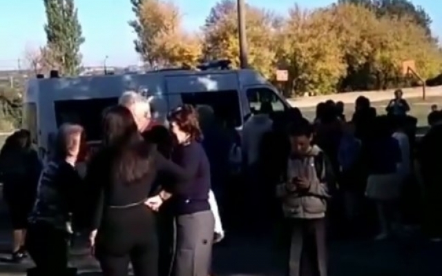 ЧП В Запорожье: Из-за девочки спасателям пришлось эвакуировать триста человек (ВИДЕО) Фото № 0 ЧП В Запорожье: Из-за девочки спасателям пришлось эвакуировать триста человек (ВИДЕО) Фото № 0