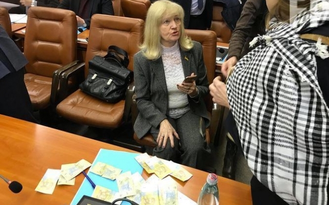 Депутат горсовета Запорожья получила полмиллиона в подарок Фото № 0 Депутат горсовета Запорожья получила полмиллиона в подарок Фото № 0