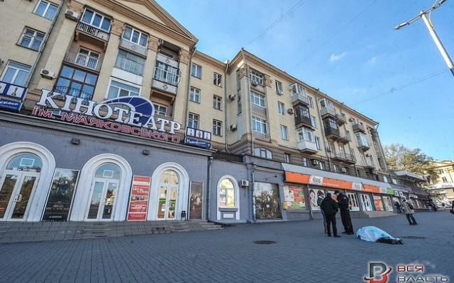 В Запорожье на проспекте Соборном нашли труп Фото № 2 В Запорожье на проспекте Соборном нашли труп Фото № 2