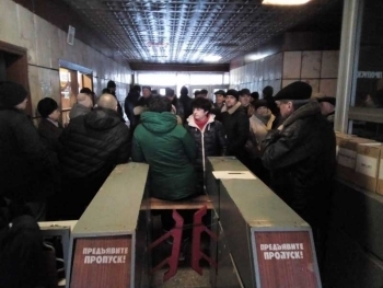 Сегодня проходит митинг у проходной Сегодня проходит митинг у проходной