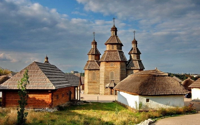В Запорожье ели 25-килограммовый торт с Днепрогэсом и Запорожской Сечью Фото № 0 В Запорожье ели 25-килограммовый торт с Днепрогэсом и Запорожской Сечью Фото № 0