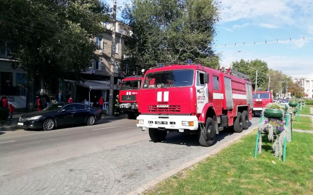 На бульваре Шевченко горело кафе: Появились фото и подробности пожара Фото № 5 На бульваре Шевченко горело кафе: Появились фото и подробности пожара Фото № 5