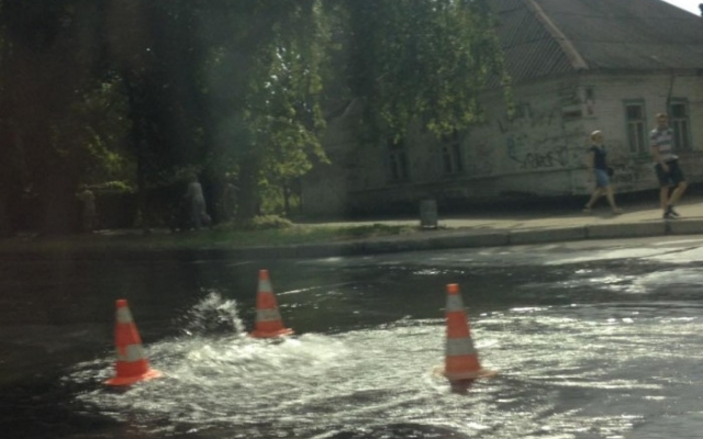 В центре Запорожья - потоп: Затоплены два перекрестка (ФОТО) Фото № 0 В центре Запорожья - потоп: Затоплены два перекрестка (ФОТО) Фото № 0