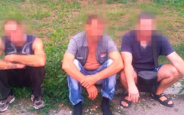 Под Запорожьем банда напала на владельца авто (ФОТО) Фото № 3 Под Запорожьем банда напала на владельца авто (ФОТО) Фото № 3