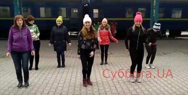 Девушки из Запорожья устроили зажигательные танцы на вокзале (ВИДЕО) Фото № 0 Девушки из Запорожья устроили зажигательные танцы на вокзале (ВИДЕО) Фото № 0