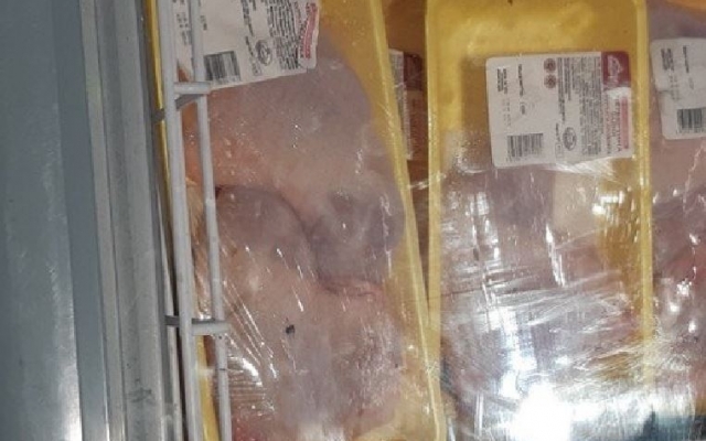 В Запорожской области магазин продает мясо с мухами (ФОТО) Фото № 0 В Запорожской области магазин продает мясо с мухами (ФОТО) Фото № 0