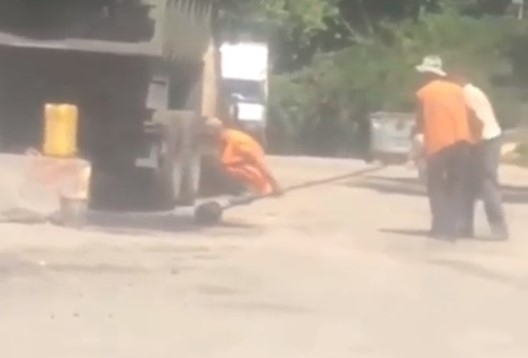 Курьезы: Запорожские автодорожники показали новые Курьезы: Запорожские автодорожники показали новые