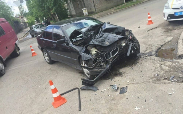 В Запорожье произошло ДТП: Автомобиль сильно смяло (ФОТО) Фото № 1 В Запорожье произошло ДТП: Автомобиль сильно смяло (ФОТО) Фото № 1