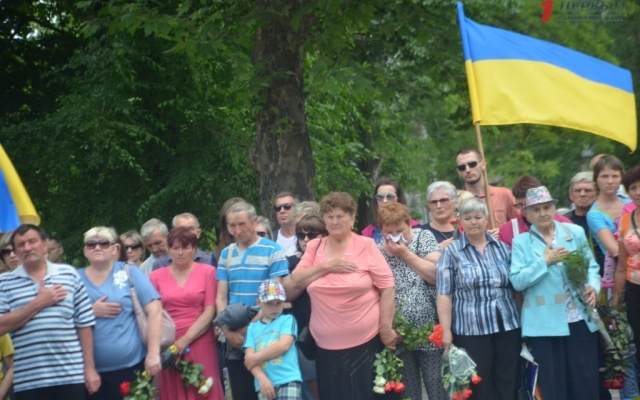 Фоторепортаж: В Запорожье прошел митинг в память погибших бойцов Фото № 4 Фоторепортаж: В Запорожье прошел митинг в память погибших бойцов Фото № 4