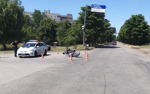 В Запорожье водитель легковушки столкнулся с мотоциклом и сбежал с места ДТП (ФОТО) Фото № 0 В Запорожье водитель легковушки столкнулся с мотоциклом и сбежал с места ДТП (ФОТО) Фото № 0