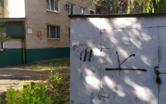Гараж демонтировали — автомобиль оставили: в Мелитополе убрали незаконный гараж (ФОТО) Фото № 3 Гараж демонтировали — автомобиль оставили: в Мелитополе убрали незаконный гараж (ФОТО) Фото № 3