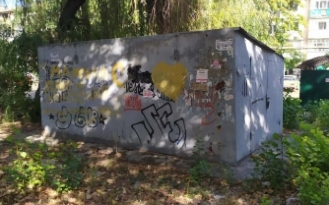 Гараж демонтировали — автомобиль оставили: в Мелитополе убрали незаконный гараж (ФОТО) Фото № 1 Гараж демонтировали — автомобиль оставили: в Мелитополе убрали незаконный гараж (ФОТО) Фото № 1