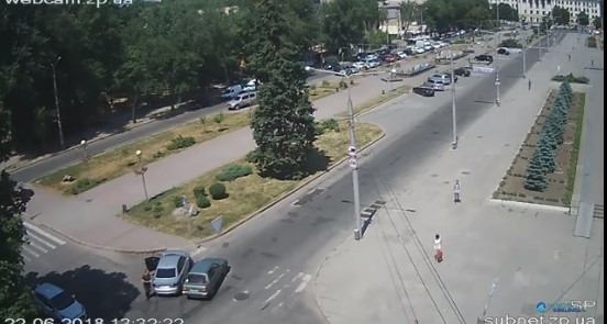 В сети опубликовали видео аварии на бульваре Шевченко Фото № 0 В сети опубликовали видео аварии на бульваре Шевченко Фото № 0