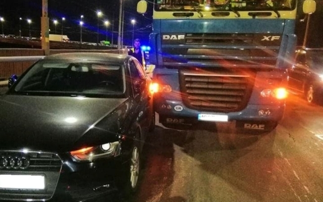 В Запорожье фура протаранила В Запорожье фура протаранила