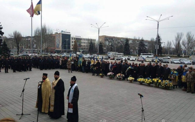 Во время митинга на чиновника кричали Во время митинга на чиновника кричали