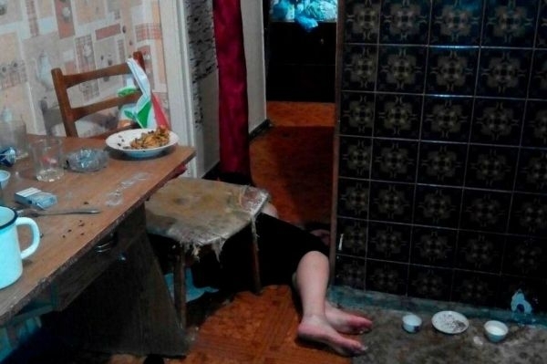 Фотофакт: Пьяная мать заснула под громкий плач своего годовалого ребенка Фото № 0 Фотофакт: Пьяная мать заснула под громкий плач своего годовалого ребенка Фото № 0