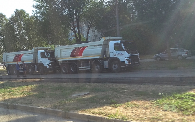 В Запорожье в ливень каток равнял дорогу, катая туда-сюда огромную лужу (ФОТО, ВИДЕО) Фото № 0 В Запорожье в ливень каток равнял дорогу, катая туда-сюда огромную лужу (ФОТО, ВИДЕО) Фото № 0