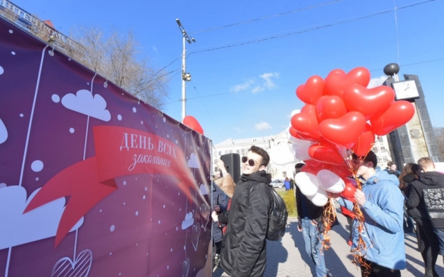ФОТОРЕПОРТАЖ: В Запорожье открыли стелу любви Фото № 23 ФОТОРЕПОРТАЖ: В Запорожье открыли стелу любви Фото № 23