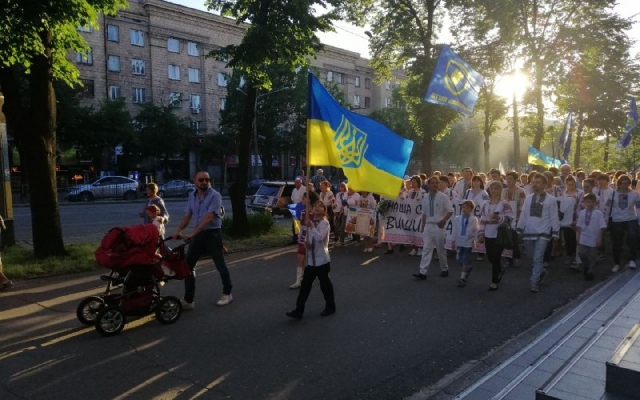 В Запорожье прошел традиционный марш вышиванок (ФОТОРЕПОРТАЖ) Фото № 3 В Запорожье прошел традиционный марш вышиванок (ФОТОРЕПОРТАЖ) Фото № 3