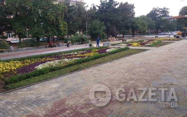 Недореконструкция площади по-запорожски Фото № 0 Недореконструкция площади по-запорожски Фото № 0
