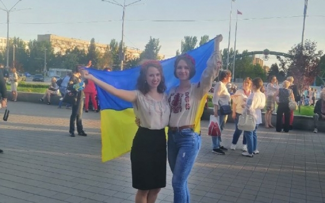 В Запорожье прошел традиционный марш вышиванок (ФОТОРЕПОРТАЖ) Фото № 11 В Запорожье прошел традиционный марш вышиванок (ФОТОРЕПОРТАЖ) Фото № 11