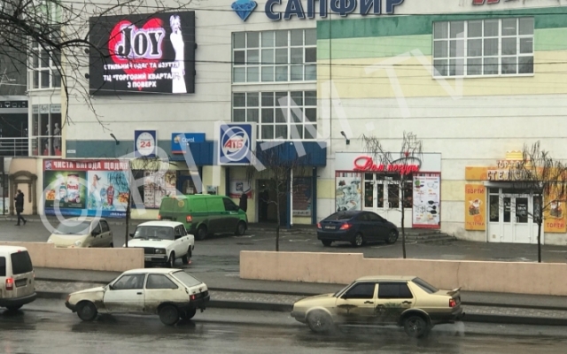 Фотофакт: Бомжи организовали кино под открытым небом Фото № 1 Фотофакт: Бомжи организовали кино под открытым небом Фото № 1