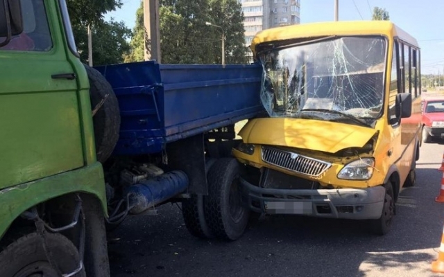 7 пострадавших: В Запорожье ДТП с участием маршрутки, полной пассажиров (ФОТО) Фото № 0 7 пострадавших: В Запорожье ДТП с участием маршрутки, полной пассажиров (ФОТО) Фото № 0