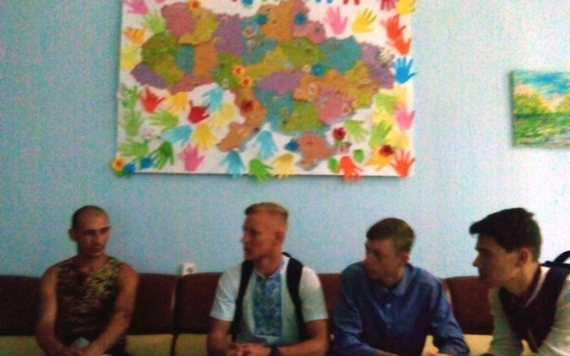 Запорожские старшеклассники отказались от пышного выпускного ради раненых бойцов Фото № 3 Запорожские старшеклассники отказались от пышного выпускного ради раненых бойцов Фото № 3