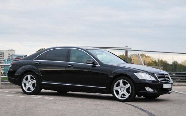 Департамент инфраструктуры отобрал у «Элуада» Mercedes Фото № 0 Департамент инфраструктуры отобрал у «Элуада» Mercedes Фото № 0