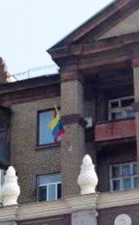 Запорожцы возмущены: В центре города висит флаг Запорожцы возмущены: В центре города висит флаг