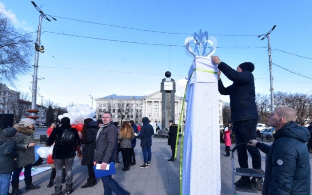 ФОТОРЕПОРТАЖ: В Запорожье открыли стелу любви Фото № 18 ФОТОРЕПОРТАЖ: В Запорожье открыли стелу любви Фото № 18