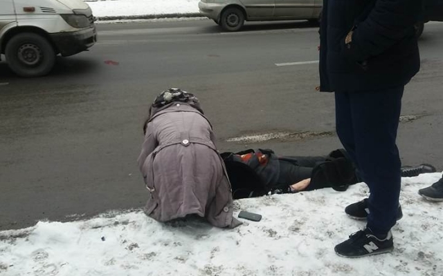 В центре Запорожья на пешеходном переходе сбили женщину. ФОТО Фото № 4 В центре Запорожья на пешеходном переходе сбили женщину. ФОТО Фото № 4