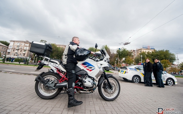 Зрелищно: По Запорожью разъезжали несколько десятков байкеров Фото № 6 Зрелищно: По Запорожью разъезжали несколько десятков байкеров Фото № 6