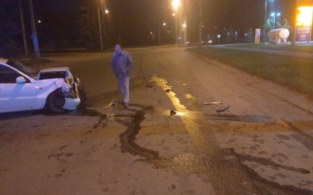 В Запорожье серьезное ДТП: водитель скрылся с места аварии (ФОТО) Фото № 1 В Запорожье серьезное ДТП: водитель скрылся с места аварии (ФОТО) Фото № 1