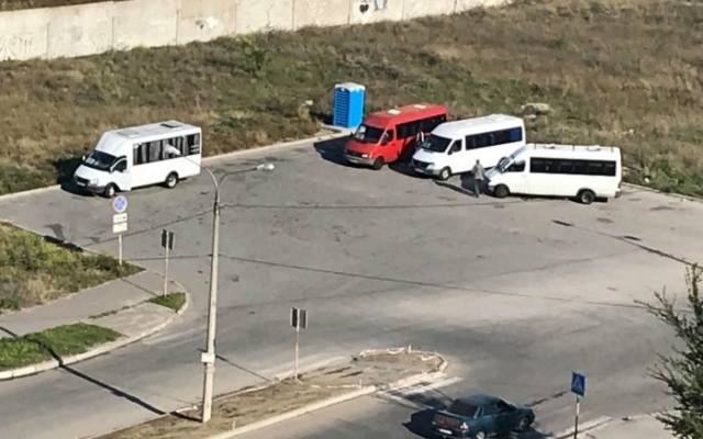 Запорожцы стоят в многочасовых очередях, чтобы уехать в центр (ФОТО) Фото № 0 Запорожцы стоят в многочасовых очередях, чтобы уехать в центр (ФОТО) Фото № 0