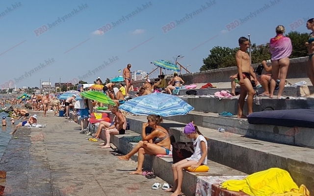 Пляжи Бердянска: море, песок, камни и дамба набережной Фото № 4 Пляжи Бердянска: море, песок, камни и дамба набережной Фото № 4